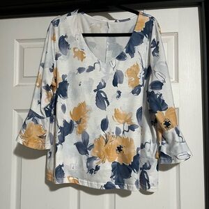 Chic Floral V-Neck Blouse in Blue and Gold